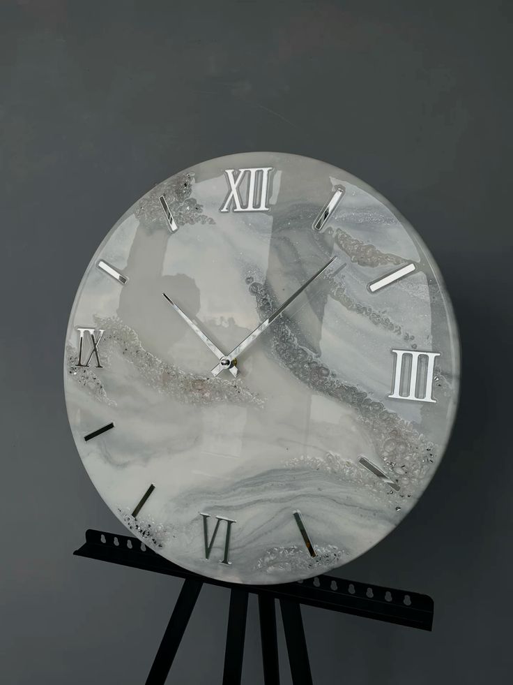 Handmade Resin Wall Clock – Unique Decorative Timepiece