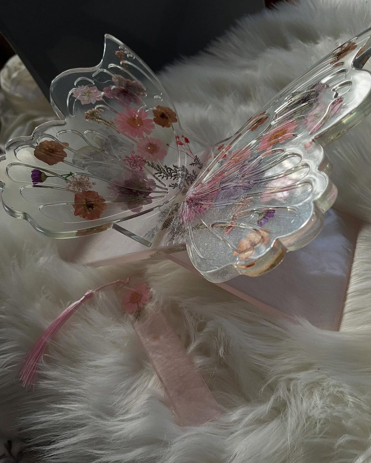 Handmade Butterfly-Shaped Resin Quran Rehal – Elegant &amp; Unique Islamic Decor