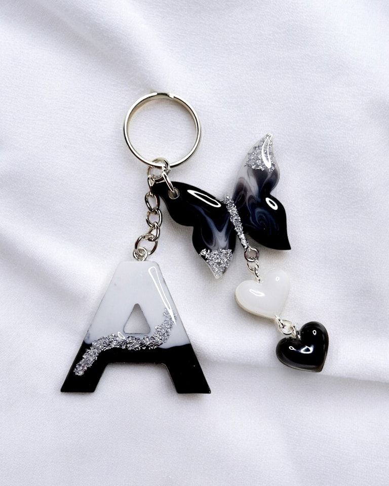&nbsp;Handmade Resin Keychains – Alphabetic &amp; Custom Designs