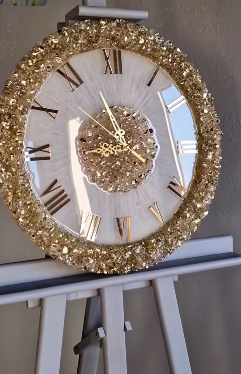 Handmade Resin Wall Clock – Unique Decorative Timepiece