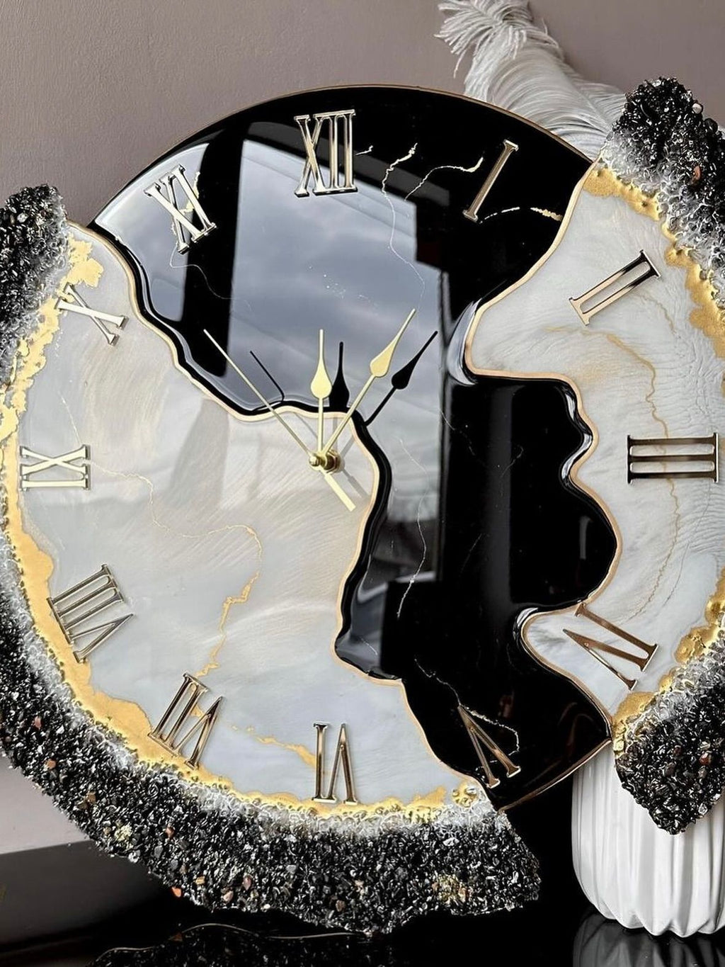 Handmade Resin Wall Clock – Unique Decorative Timepiece