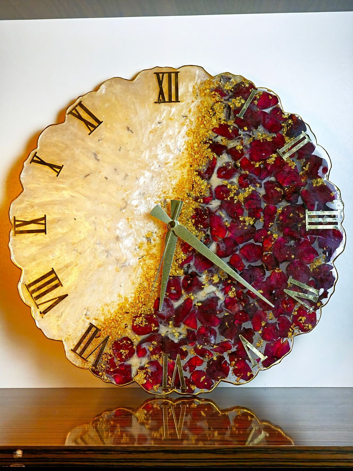 Handmade Resin Wall Clock – Unique Decorative Timepiece