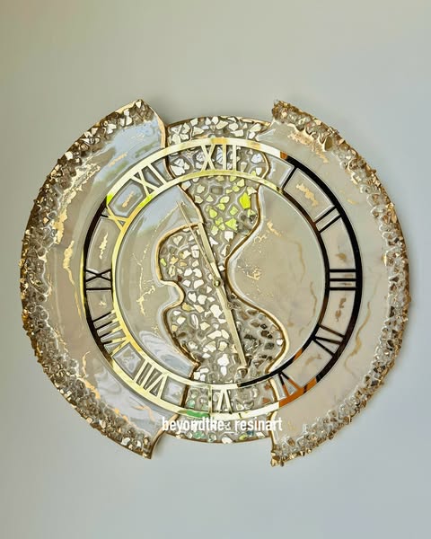 Handmade Resin Wall Clock – Unique Decorative Timepiece