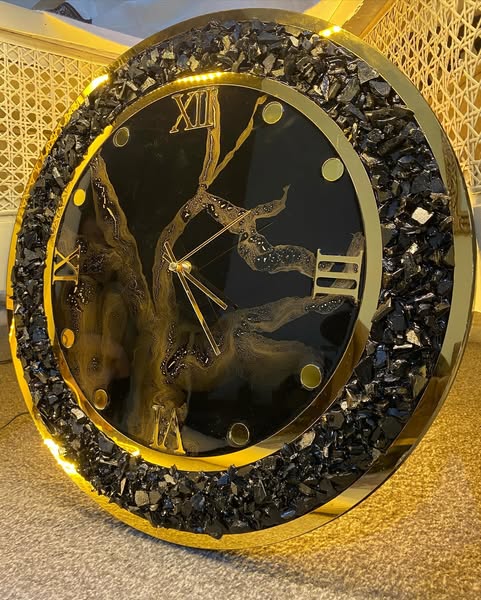 Handmade Resin Wall Clock – Unique Decorative Timepiece