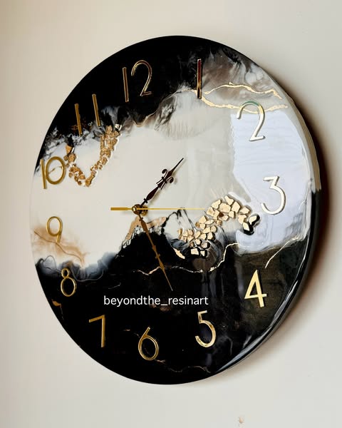 Handmade Resin Wall Clock – Unique Decorative Timepiece