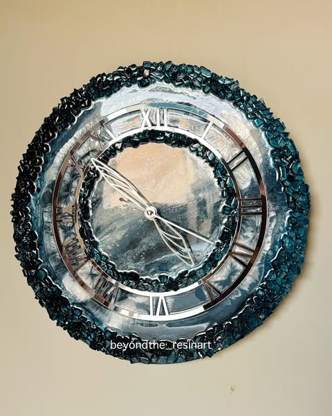Handmade Resin Wall Clock – Unique Decorative Timepiece
