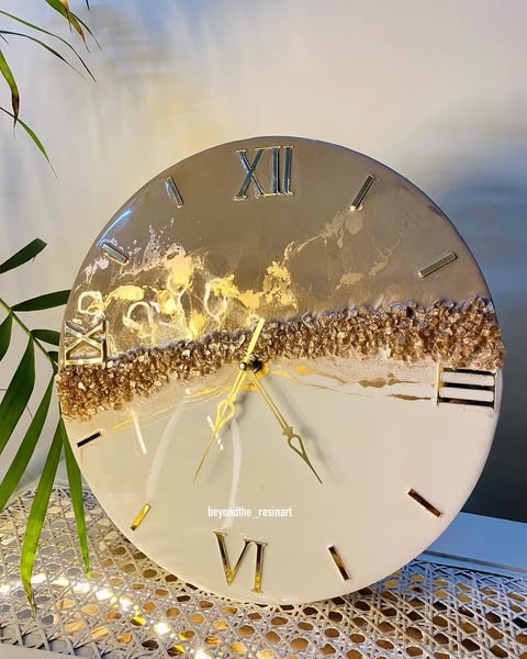 Handmade Resin Wall Clock – Unique Decorative Timepiece