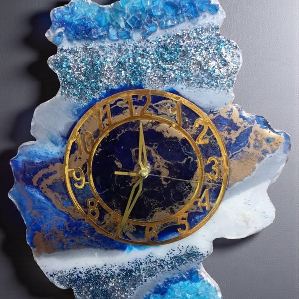 Handmade Resin Wall Clock – Unique Decorative Timepiece