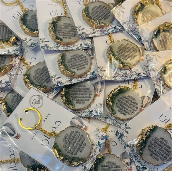 &nbsp;Handmade Resin Keychains – Alphabetic &amp; Custom Designs