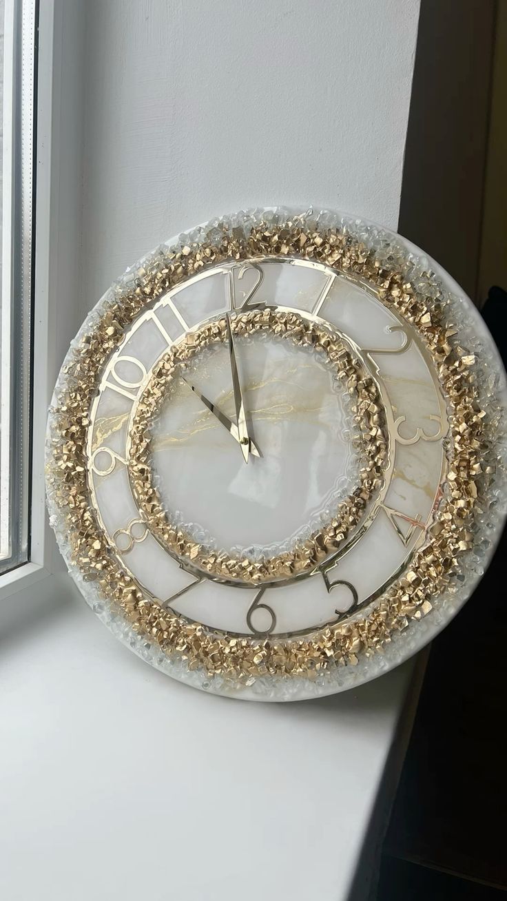 Handmade Resin Wall Clock – Unique Decorative Timepiece