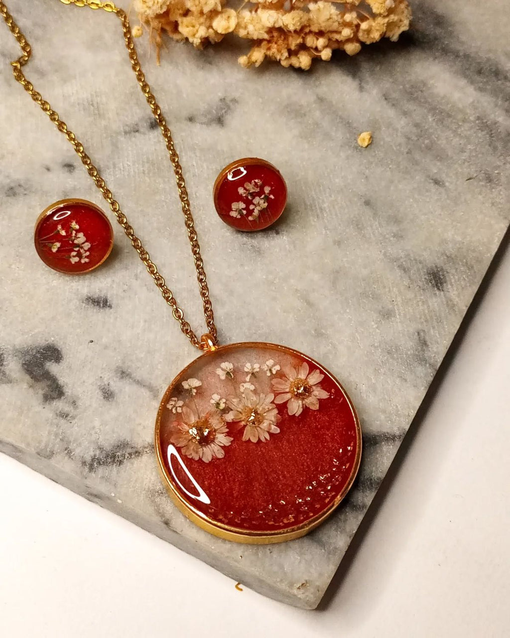 Handmade Resin Necklace – Stylish &amp; Unique Jewelry