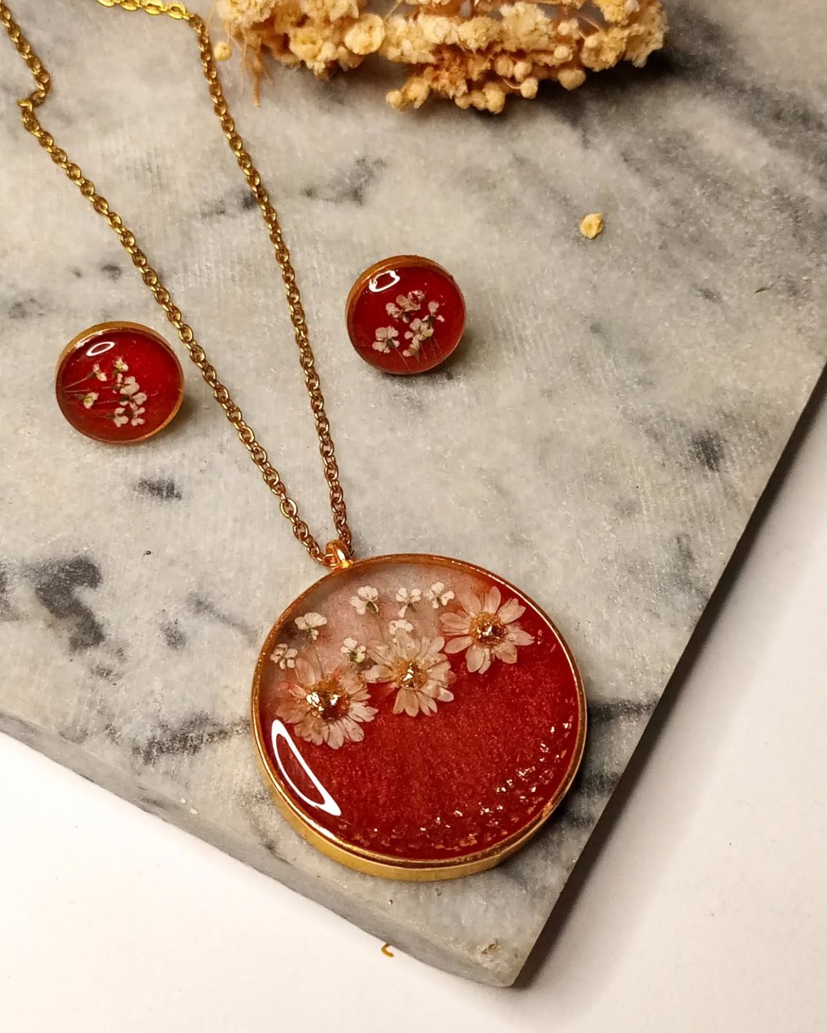 Handmade Resin Necklace – Stylish &amp; Unique Jewelry