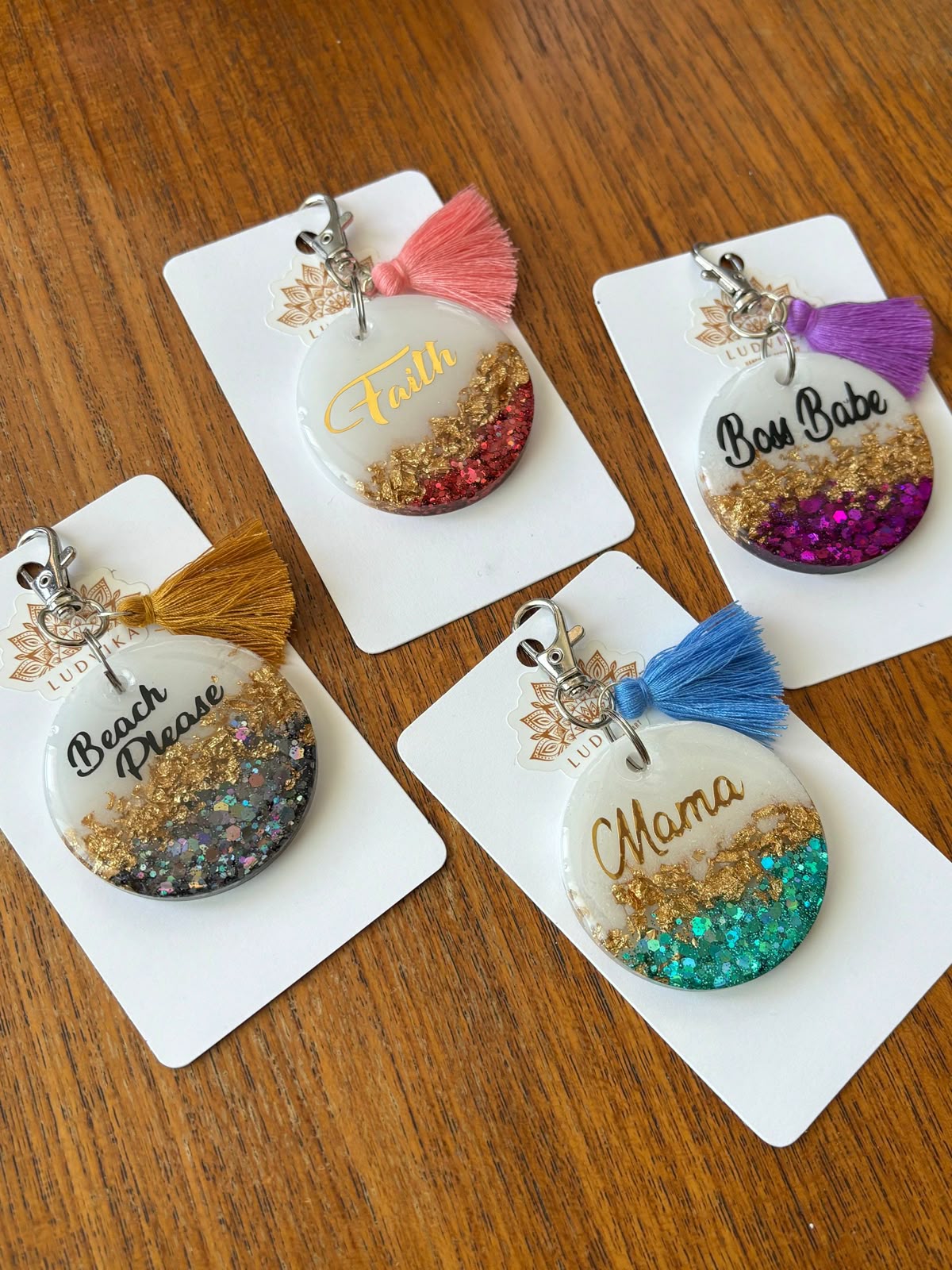 &nbsp;Handmade Resin Keychains – Alphabetic &amp; Custom Designs