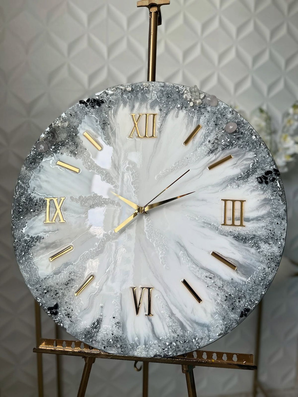 Handmade Resin Wall Clock – Unique Decorative Timepiece
