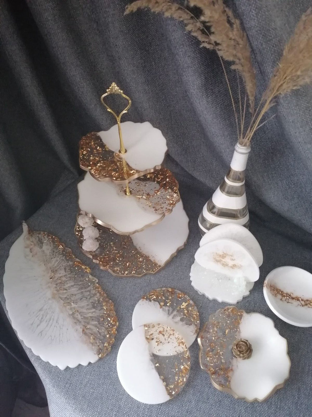 Handmade Resin Cake Holder – Elegant &amp; Unique Dessert Display