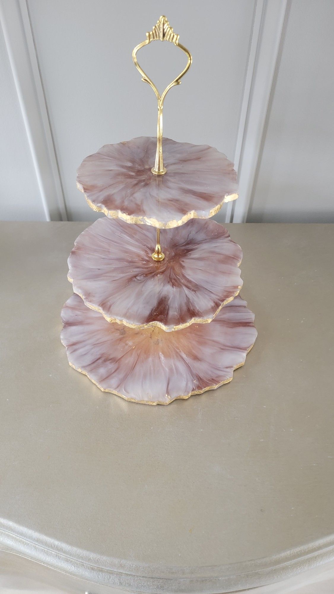 Handmade Resin Cake Holder – Elegant &amp; Unique Dessert Display