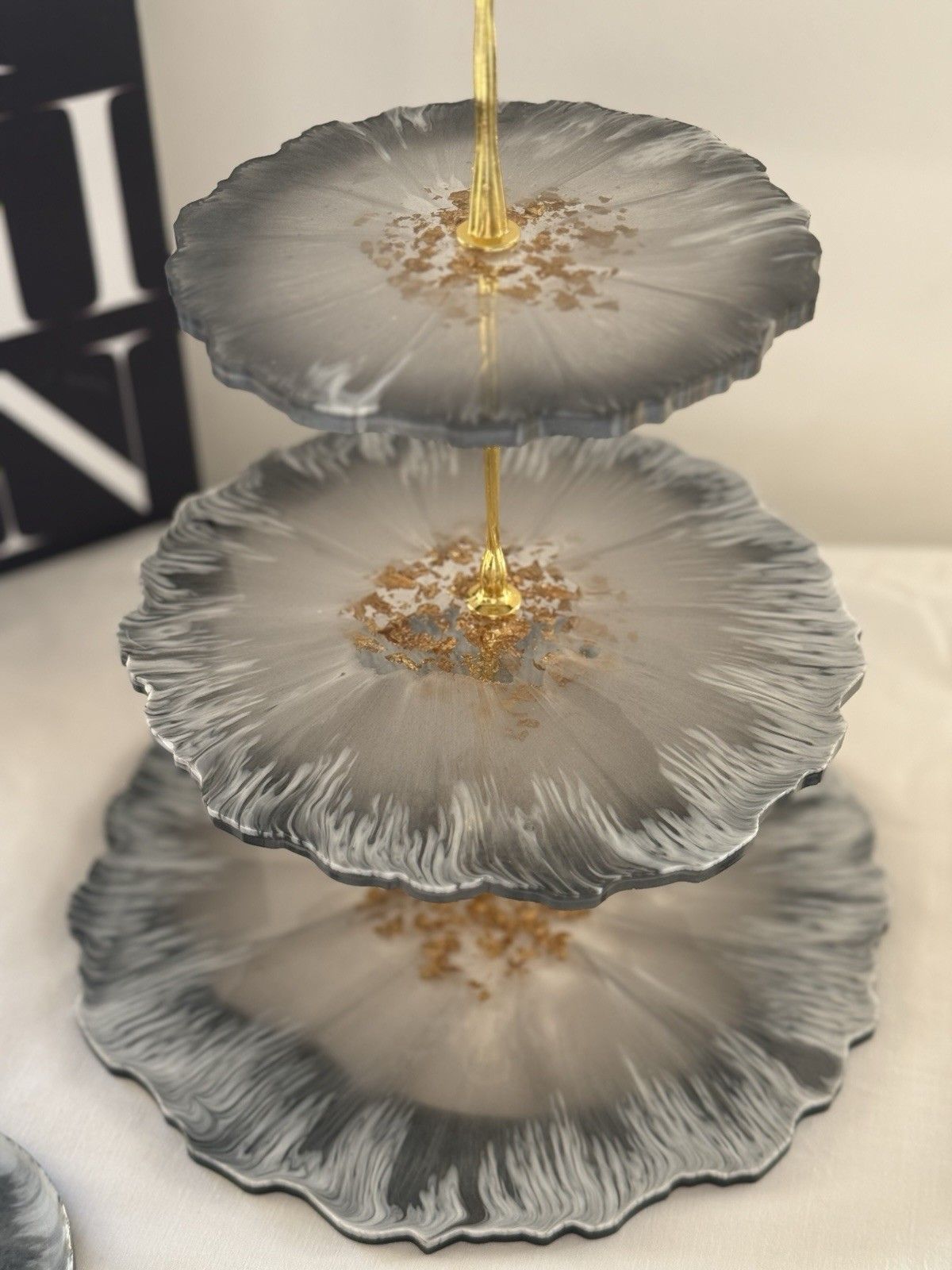 Handmade Resin Cake Holder – Elegant &amp; Unique Dessert Display