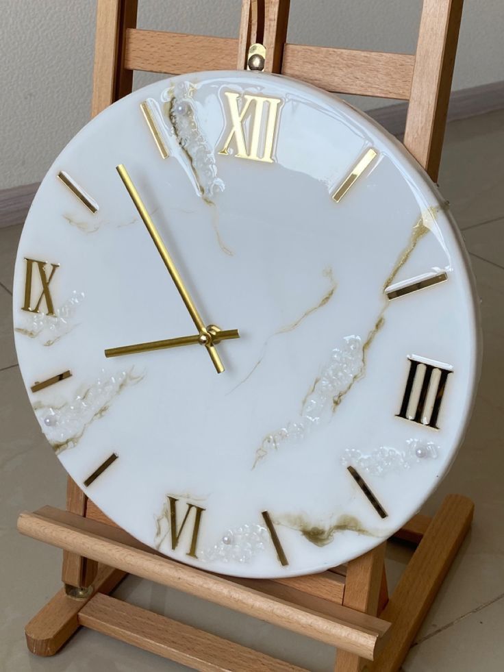 Handmade Resin Wall Clock – Unique Decorative Timepiece