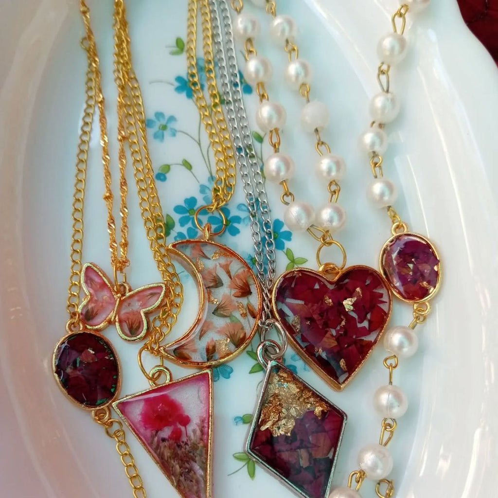 Handmade Resin Necklace – Stylish &amp; Unique Jewelry
