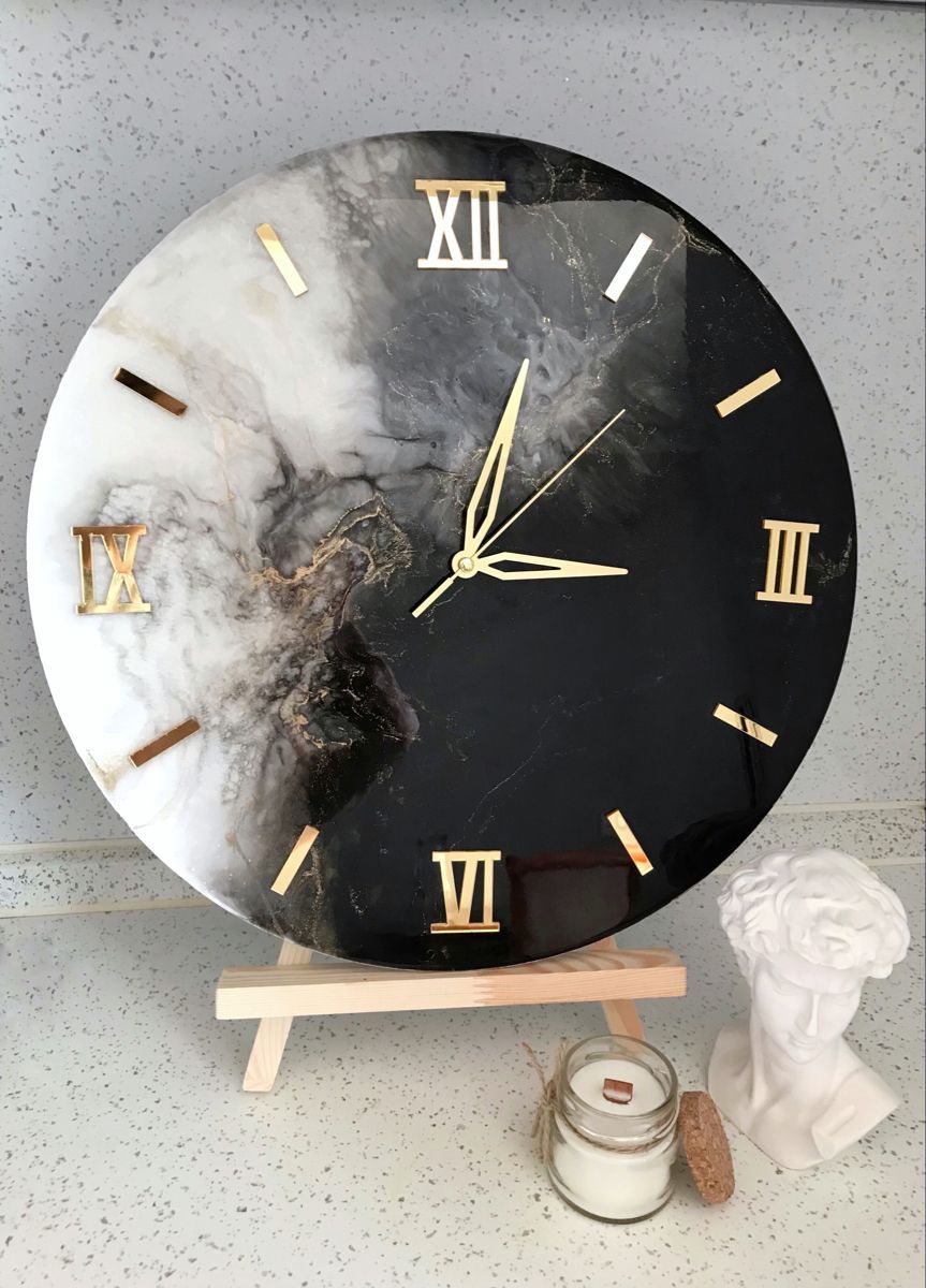 Handmade Resin Wall Clock – Unique Decorative Timepiece